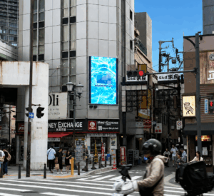 【大阪ミナミ】防火地域にファイヤーガードビジョン™を設置（MOFシリーズ）